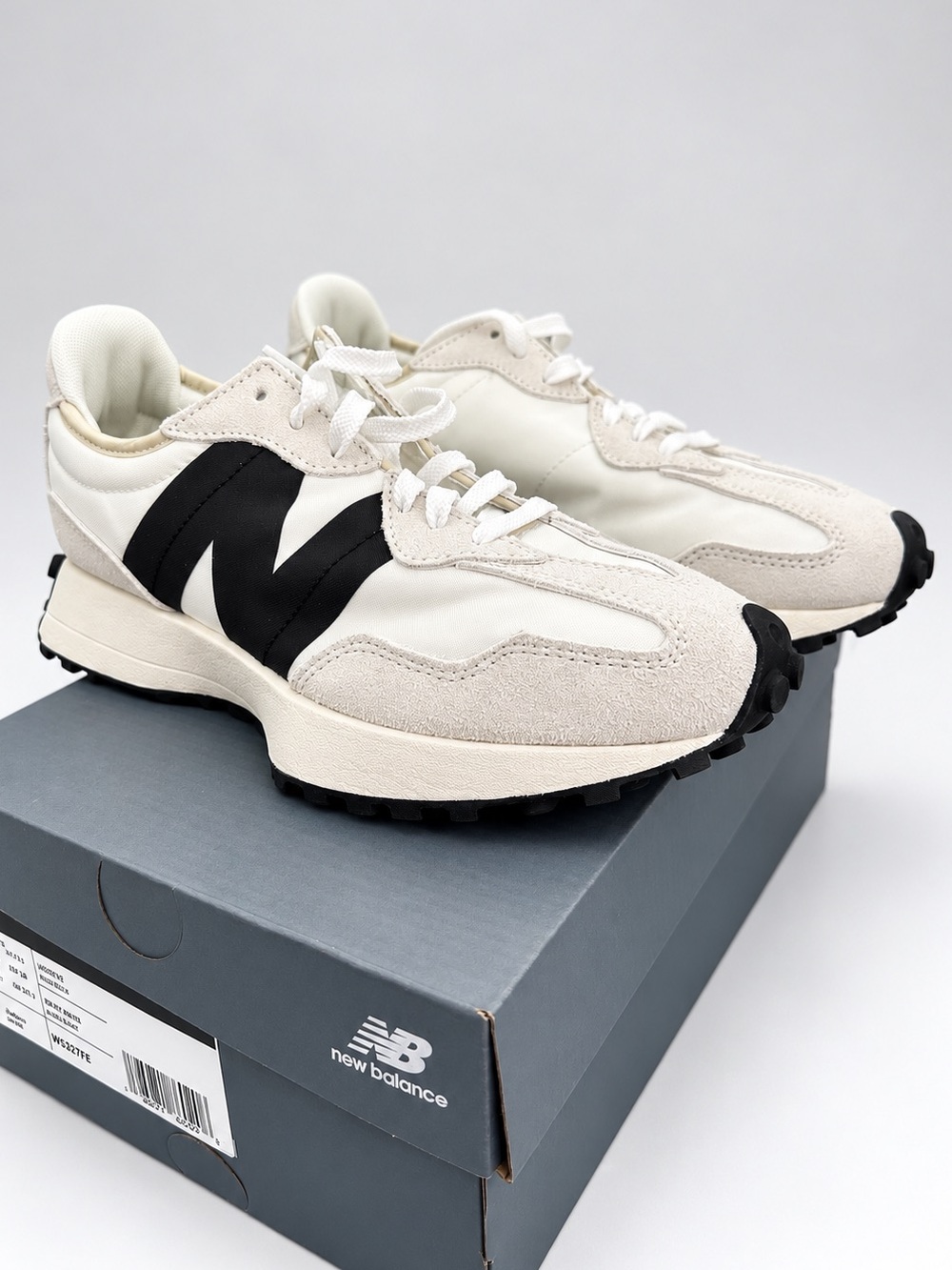 New Balance 327 Women's Sneakers Size 7.5 Sea Salt White Black NWT - Picture 2 of 11